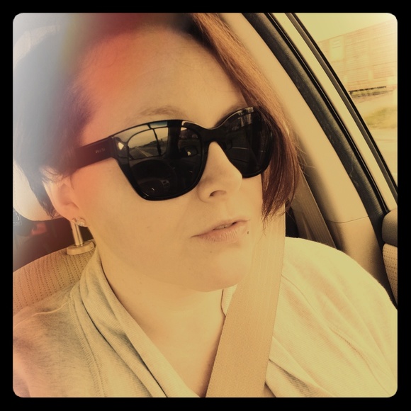 Meet your Posher, Candice - Picture 1 of 1